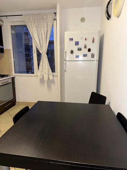 Apartament cu 3 camere semidecomandat în Grivița