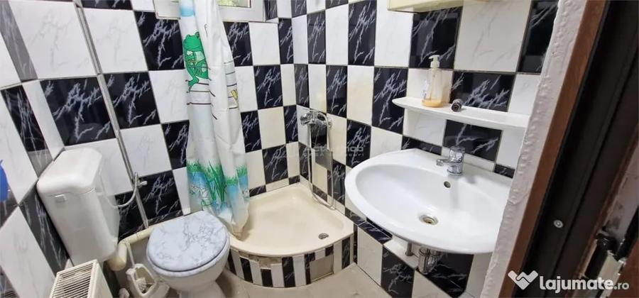 Casă cu 5 camere cu Teren 155 Mp în Muncitoresc