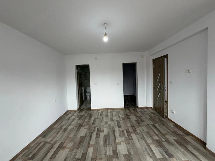 Casă cu Teren 253 Mp în Est
