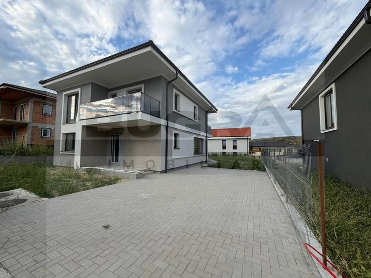 Casă individuală cu 5 camere cu Canalizare în Chinteni