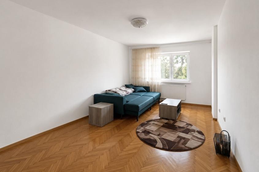 Apartament cu 3 camere decomandat în Baba-Dochia