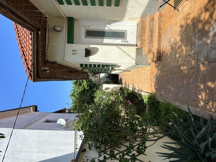 Casă individuală cu 5 camere cu Teren 165 Mp în Vatra Luminoasă