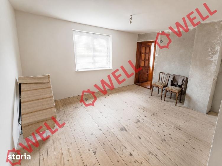 Casă cu 2 camere cu Teren 1832 Mp în Turia