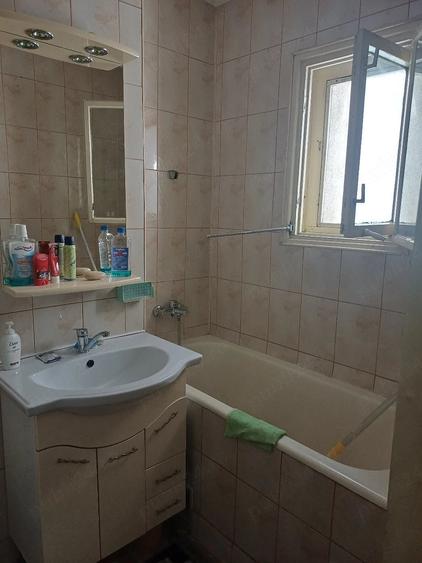 Apartament cu 2 camere decomandat în Podu Roș