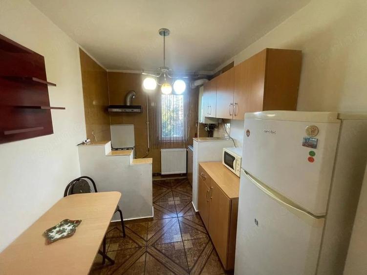 Apartament cu 2 camere semidecomandat în Tractorul