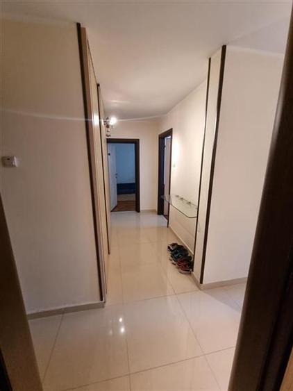 Apartament cu 2 camere decomandat, mobilat în Titan
