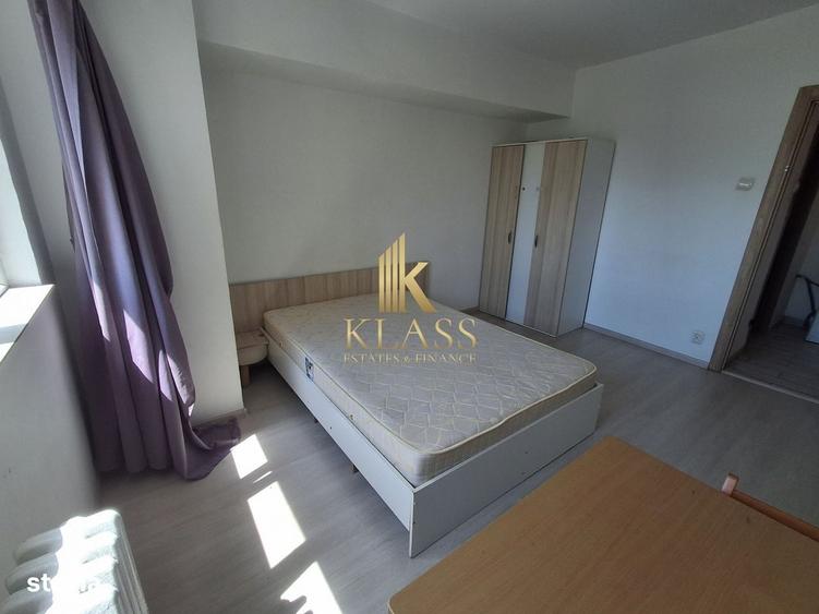 Apartament cu 3 camere semidecomandat în Ciupercenii Noi