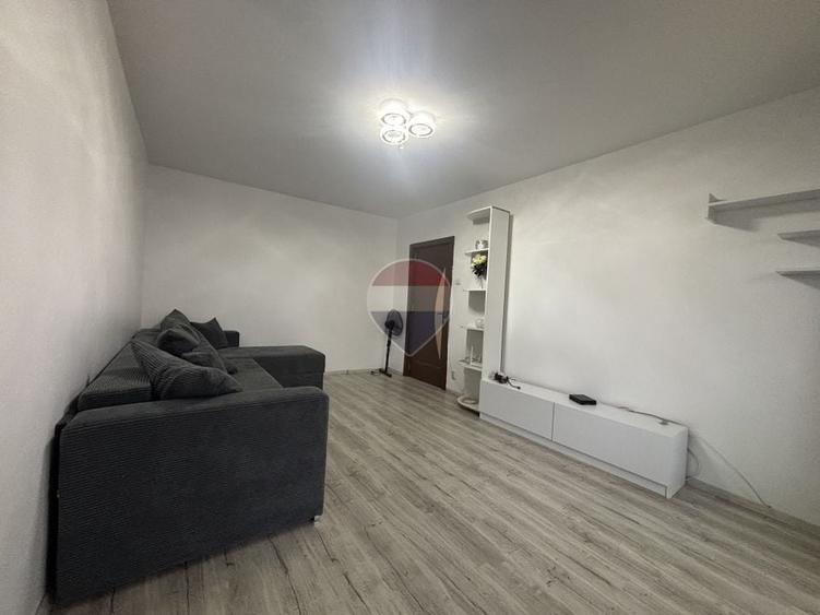 Apartament cu 3 camere decomandat, mobilat în Zețarilor