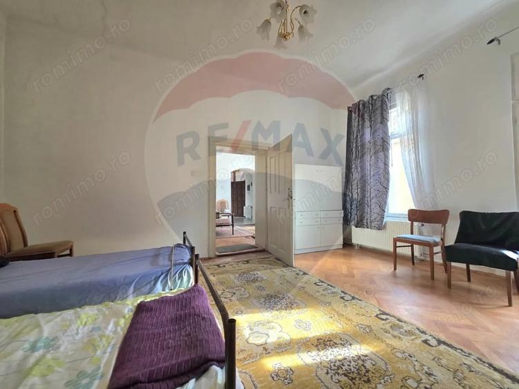 Casă cu 4 camere cu Teren 332 Mp în Ultracentral
