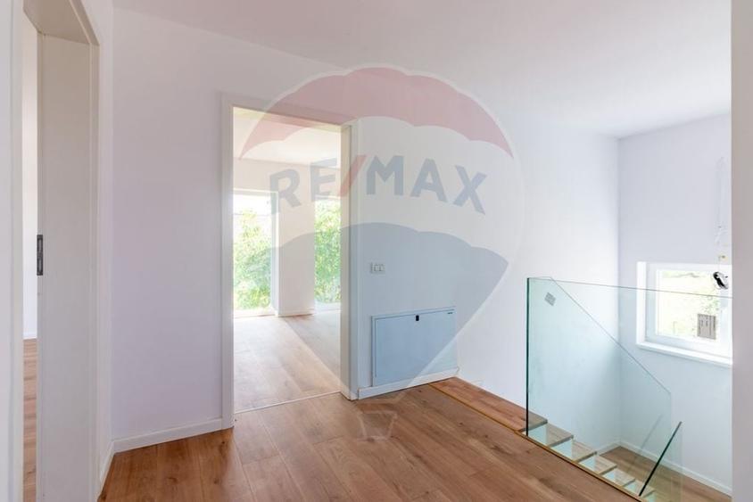 Casă individuală cu 4 camere cu Teren 450 Mp în Săbăreni