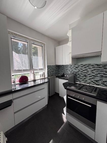 Apartament cu 3 camere semidecomandat, mobilat în Floreasca
