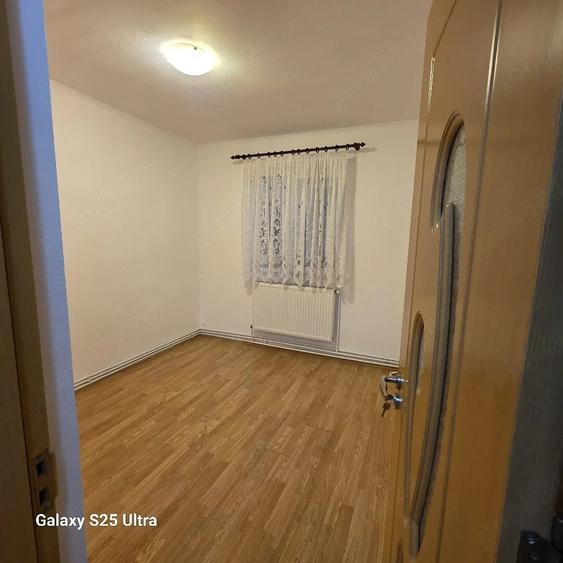 Apartament cu 3 camere semidecomandat în Exterior Vest