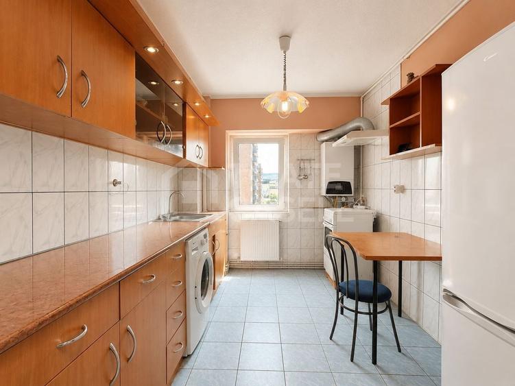 Apartament cu 3 camere decomandat în Între Lacuri