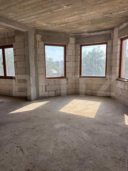 Casă individuală cu 4 camere cu Canalizare în Exterior Sud