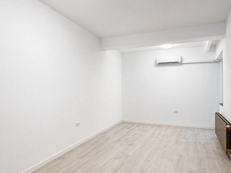 Casă individuală cu 9 camere cu Canalizare în Dorobanți