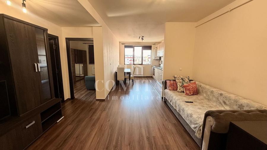 Apartament cu 3 camere semidecomandat, mobilat în Florești