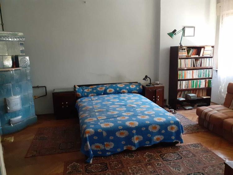 Apartament cu 4 camere decomandat în Central