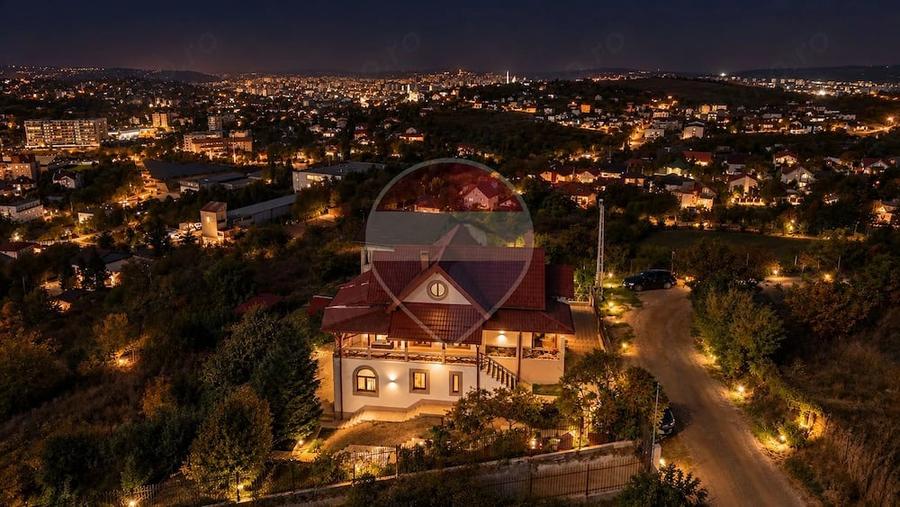 Casă cu 9 camere cu Teren 1025 Mp în Filiași