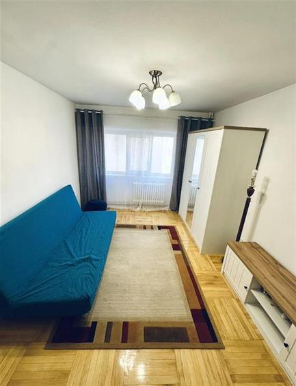 Apartament cu 3 camere decomandat, mobilat în Gară