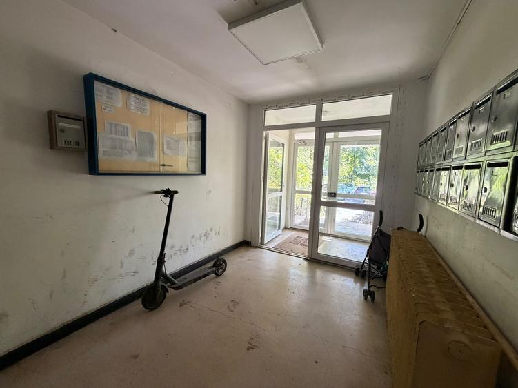 Apartament cu 3 camere semidecomandat în Titan