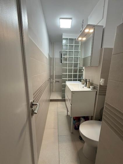 Apartament cu 3 camere semidecomandat în Dacia