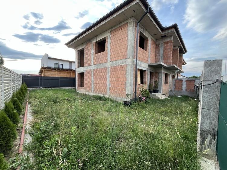 Casă cu 4 camere în Șelimbăr