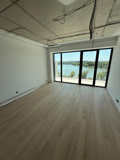 Apartament cu 3 camere semidecomandat în Colentina