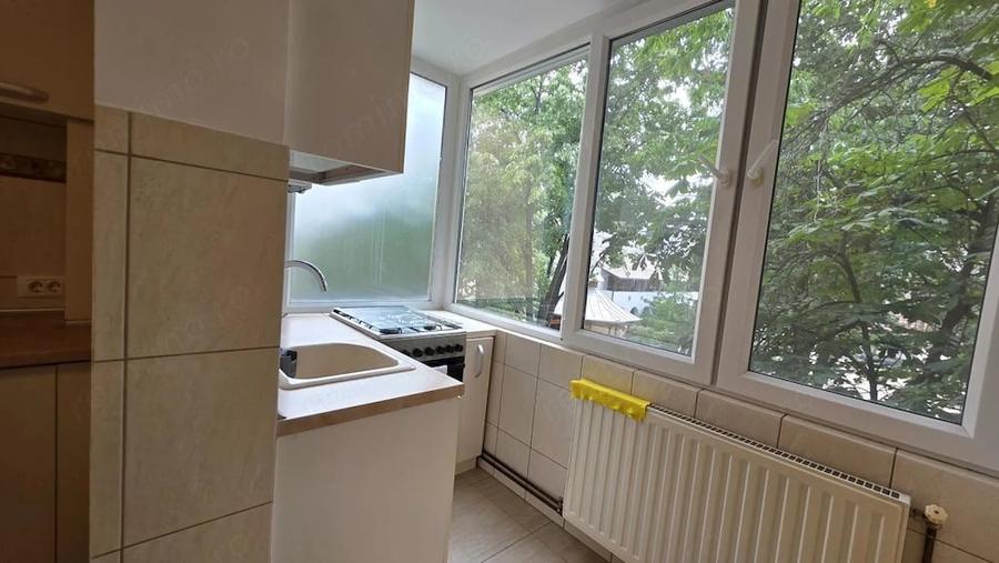 Apartament cu 3 camere decomandat în Lipovei