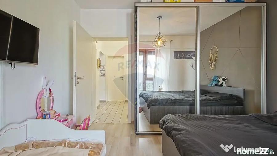 Apartament cu 3 camere decomandat în Tractorul