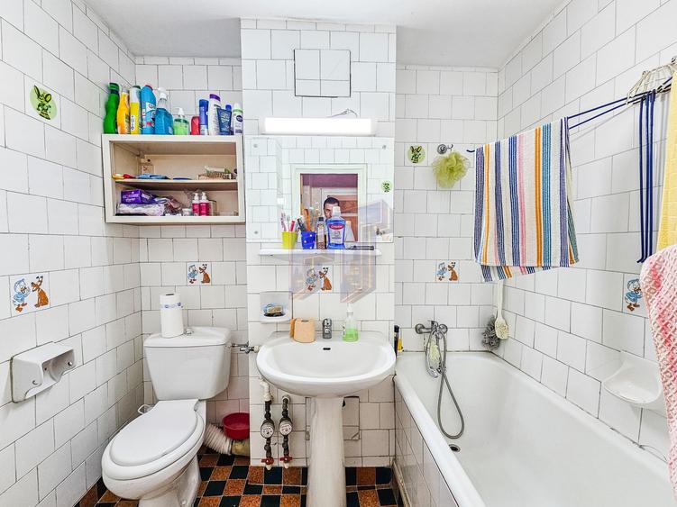 Apartament cu 4 camere semidecomandat, mobilat în Vatra Luminoasă