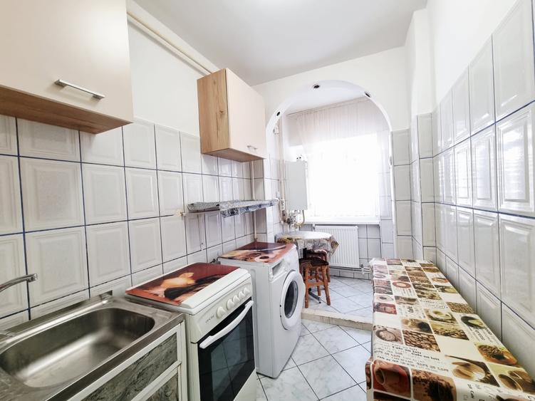 Garsonieră decomandată în
