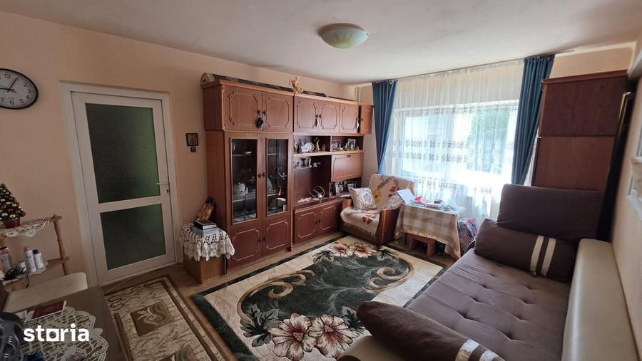 Apartament cu 2 camere semidecomandat în CET