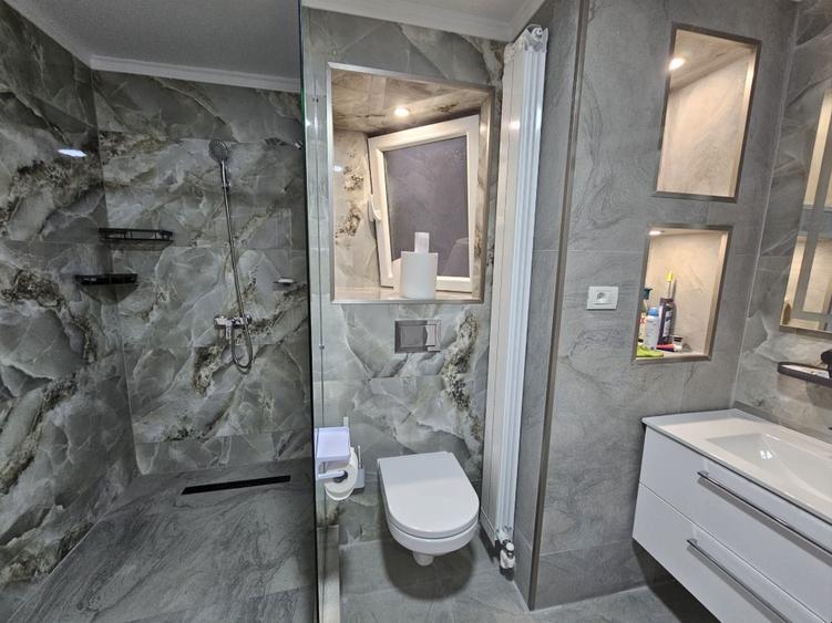 Apartament cu 3 camere decomandat în Universitate