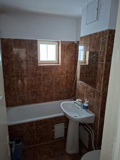 Apartament cu 2 camere semidecomandat în Calea București
