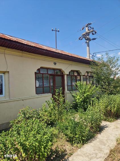 Casă cu 2 camere cu Teren 594 Mp în Comana