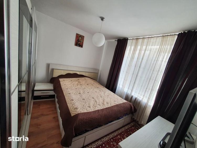 Apartament cu 4 camere decomandat în Est