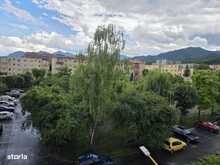 Apartament cu 3 camere decomandat în Astra