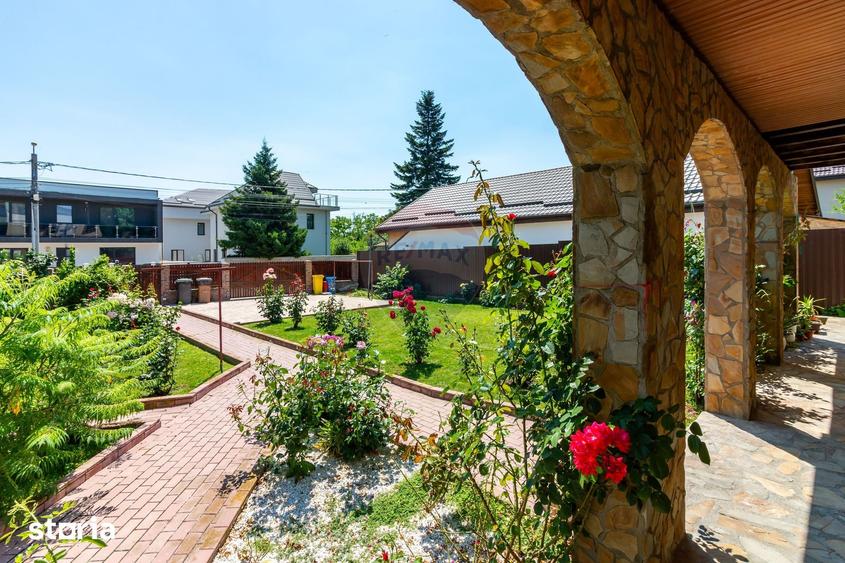 Casă cu 8 camere cu Teren 695 Mp în Andronache