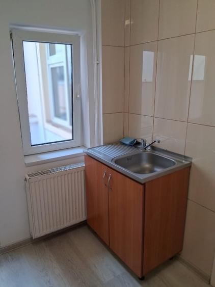 Casă individuală cu 6 camere cu Garaj în Tineretului
