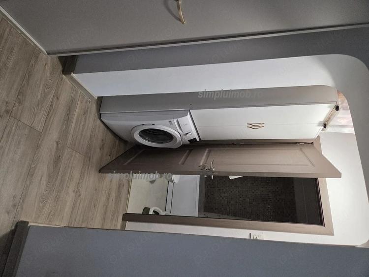 Apartament cu 3 camere semidecomandat, mobilat în Titan