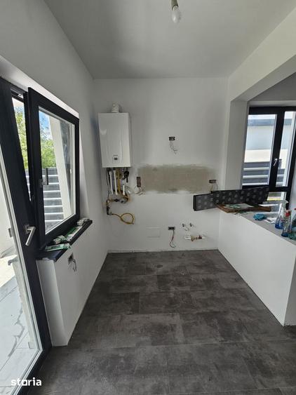 Casă cu 3 camere cu Teren 300 Mp în Pielești