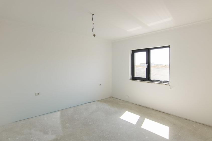 Sabareni casa noua parter + mansarda 4 camere 2 bai comision 0% - 2