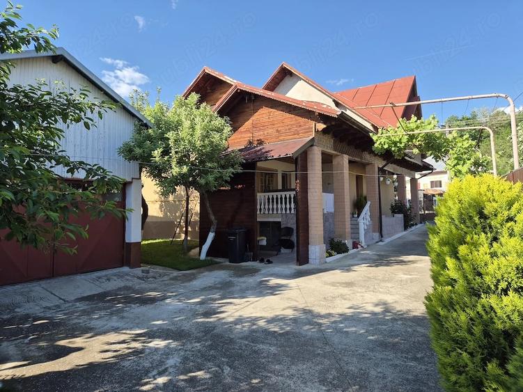 Casă cu Teren 1200 Mp în Central