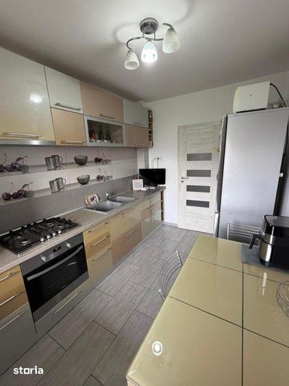 Apartament cu 3 camere decomandat în Văcăresti