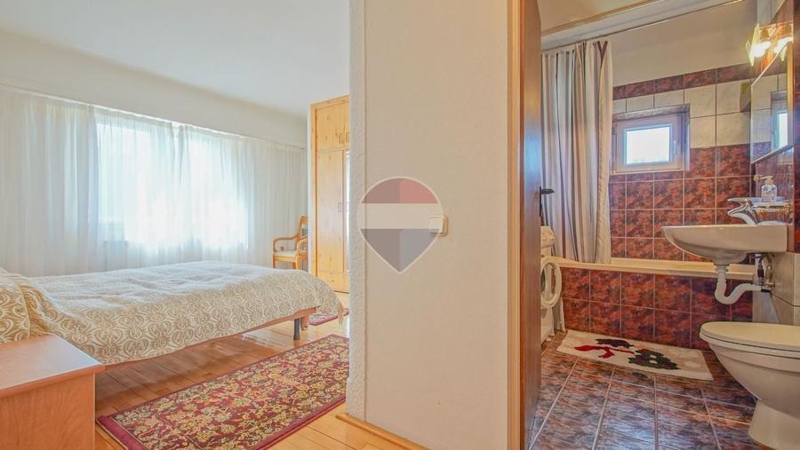 Apartament cu 4 camere decomandat, mobilat în Clăbucet