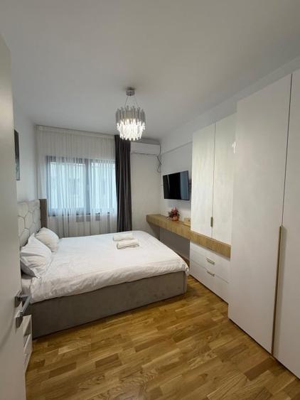 Apartament cu 3 camere semidecomandat, mobilat în Universitate