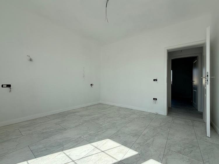 Duplex cu 5 camere cu Canalizare în Moșnița Nouă