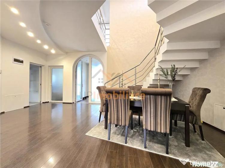 Casă cu 6 camere cu Piscina în Sânmartin