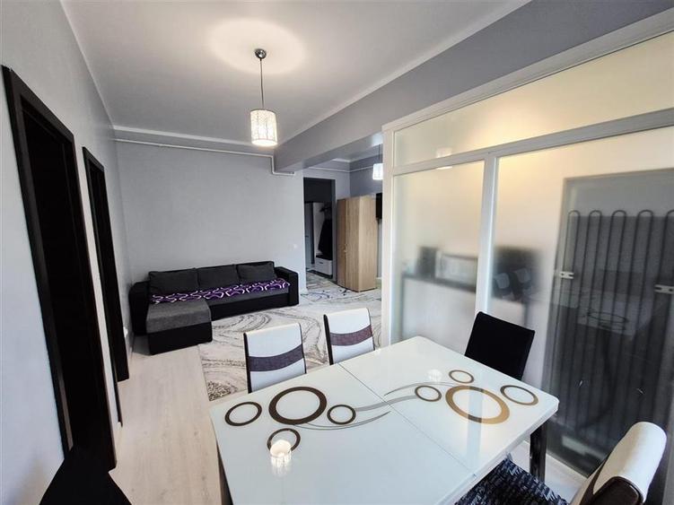Apartament cu 3 camere semidecomandat în Canta