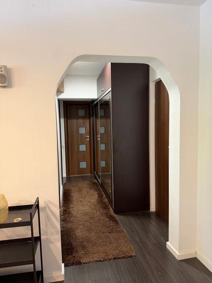 Apartament cu 3 camere decomandat în Lujerului